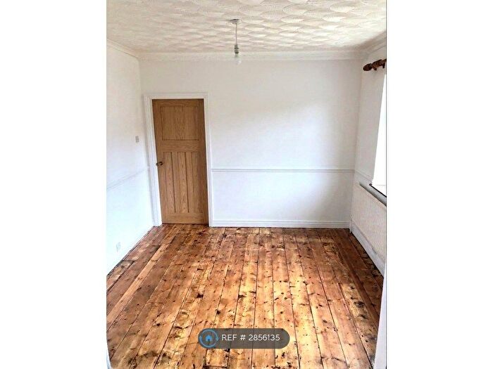4 Bedroom Semi-Detached House To Rent In Queenshill Road, Bristol, BS4