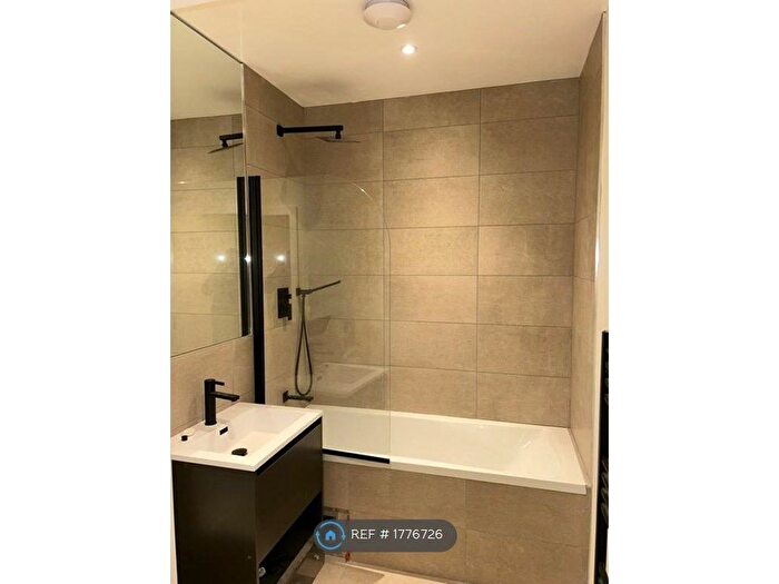 1 Bedroom Flat To Rent In Church Street East, Woking, GU21