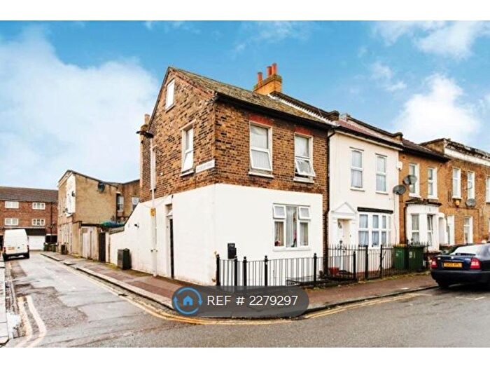 1 Bedroom Flat To Rent In Wellington Road, London, E7