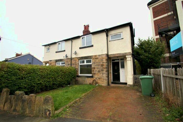 3 Bedroom House To Rent In Clarence Drive, Horsforth, Leeds, West Yorkshire, Uk, LS18