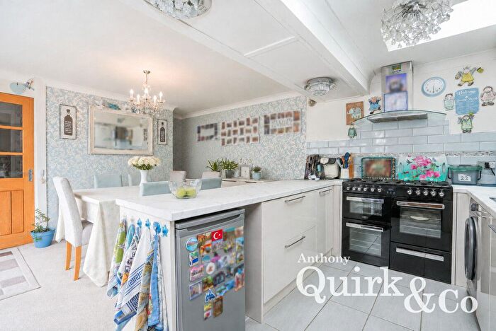 3 Bedroom Semi-detached Bungalow For Sale In Chalk End, Basildon, SS13