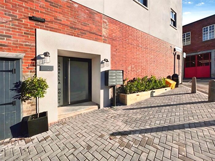 2 Bedroom Flat To Rent In Dallaway Gardens, East Grinstead, West Sussex, RH19