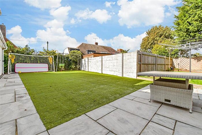 5 Bedroom Chalet For Sale In Victoria Road, Littlestone, Kent, TN28