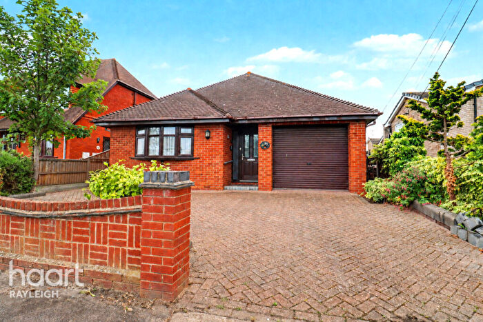 3 Bedroom Detached Bungalow For Sale In Clarence Road, Rayleigh, SS6