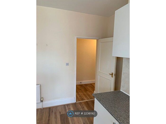 1 Bedroom Flat To Rent In Southmoor Road, Hemsworth, Pontefract, WF9