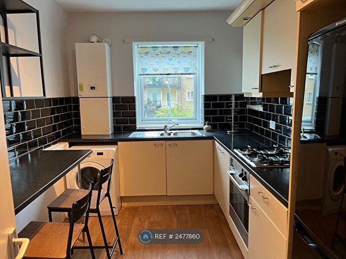 4 Bedroom Flat To Rent In Cherrybank Road, Glasgow, G43
