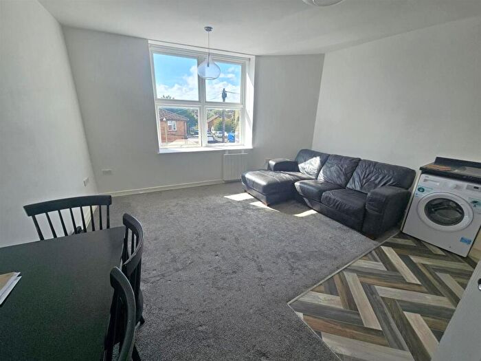 2 Bedroom Flat To Rent In Queens Road, Aldershot, GU11