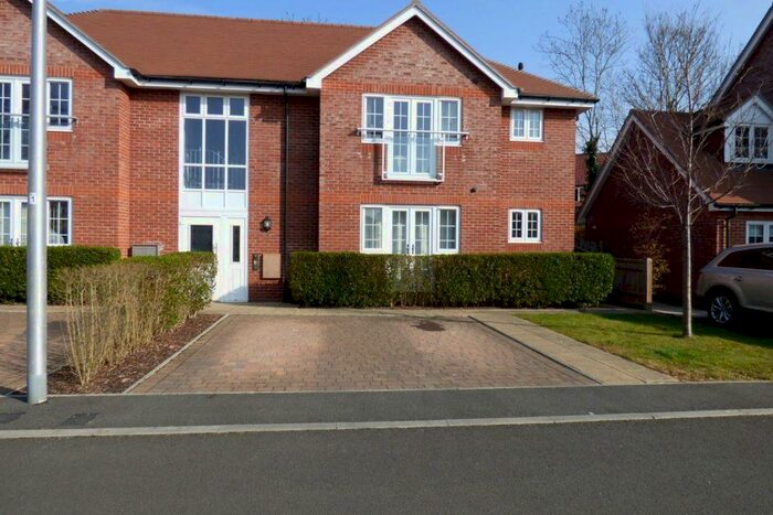 2 Bedroom Apartment To Rent In Ladbroke Close, Woodley, RG5