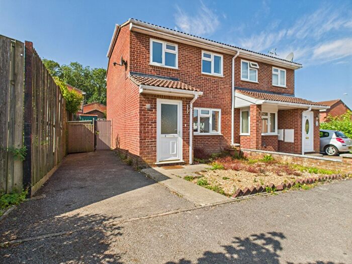 3 Bedroom Semi-Detached House For Sale In Mathias Walk, Brighton Hill, Basingstoke, RG22