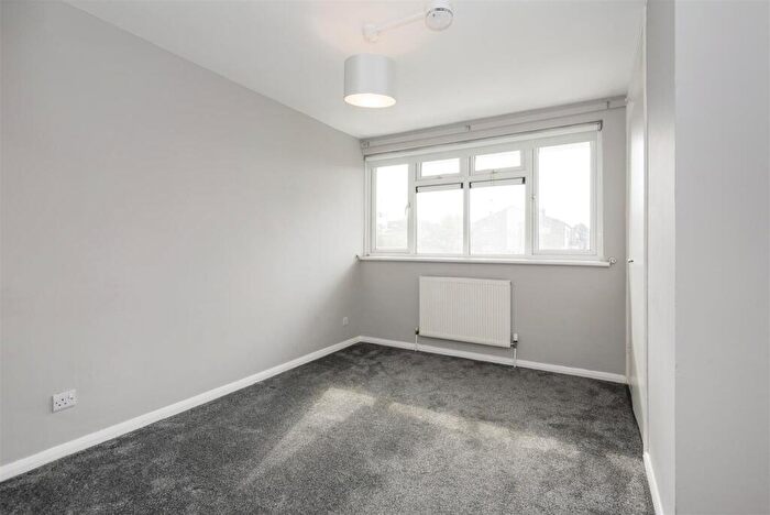 3 Bedroom Maisonette To Rent In Montalt Road, Woodford Green, IG8