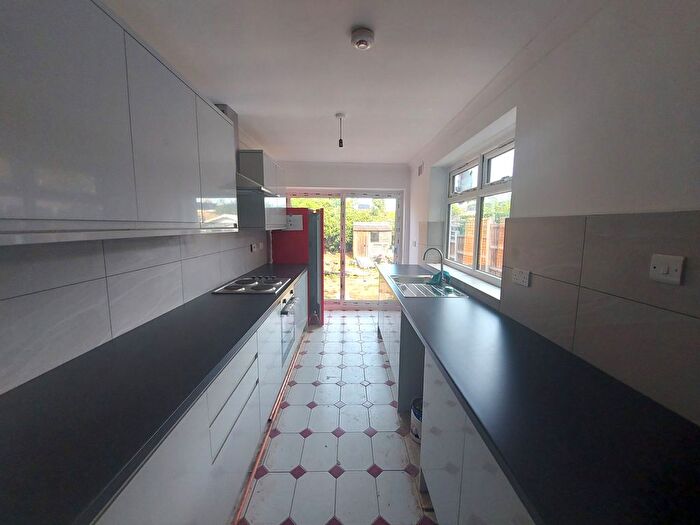 3 Bedroom End Of Terrace House To Rent In Arlington Gardens, IG1