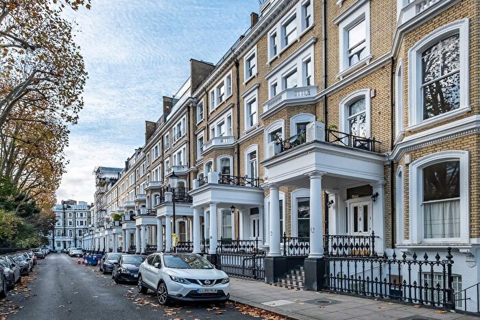 3 Bedroom Flat To Rent In Lexham Gardens, London, W8