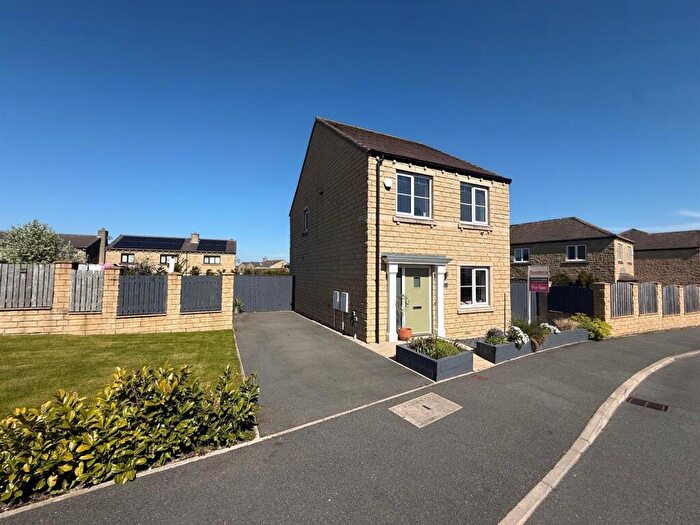 3 Bedroom Detached House For Sale In Sandhill Fold, Idle, Bradford, BD10