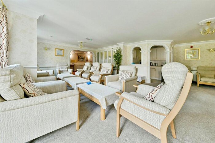 1 Bedroom Apartment For Sale In Bennett Court, Letchworth Garden City, SG6