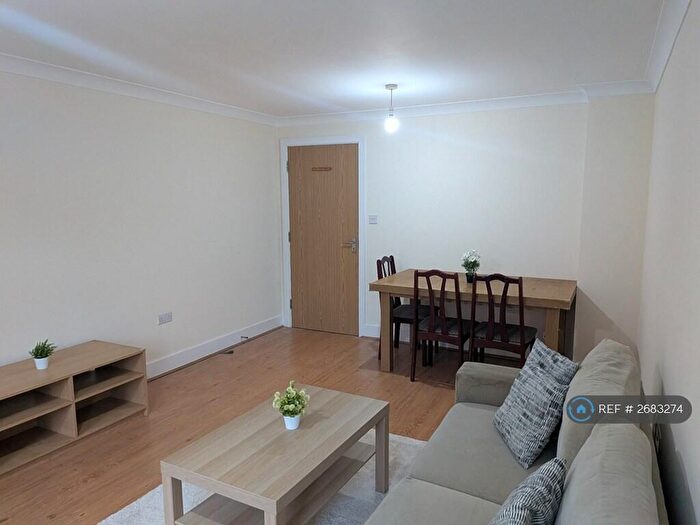 2 Bedroom Flat To Rent In York Road, Woking, GU22