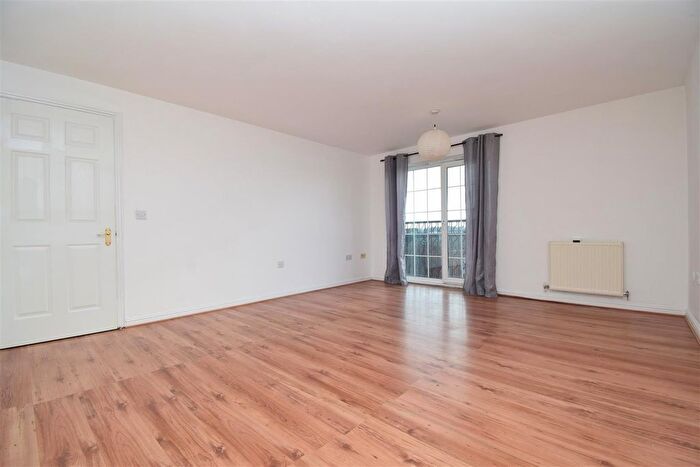 2 Bedroom Flat To Rent In St Christophers Walk, Wakefield, WF1