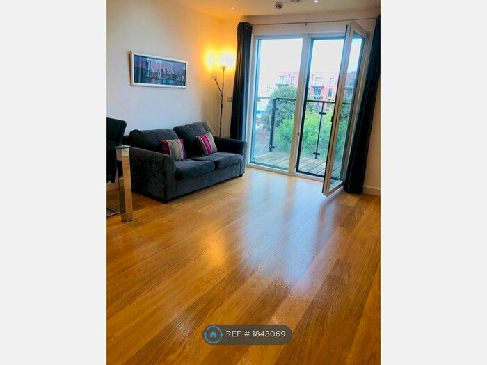 1 Bedroom Flat To Rent In Railway Terrace, Slough, SL2