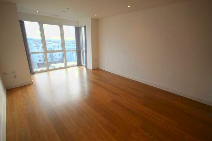 1 Bedroom Flat To Rent In Lexington Apartments, Slough, SL2
