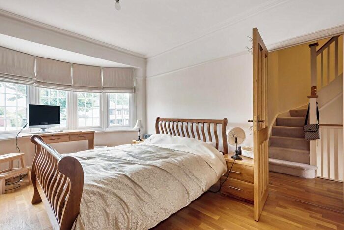 6 Bedroom Semi-Detached House To Rent In Cat Hill, Barnet, North London, EN4