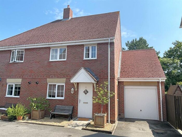 4 Bedroom Semi-Detached House For Sale In Collingwood Close, Whaddon, Salisbury, SP5