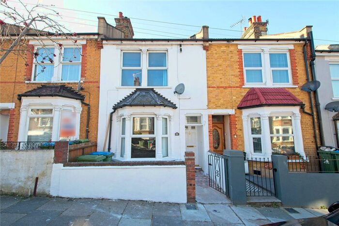 2 Bedroom Terraced House To Rent In Bostall Lane, London, SE2