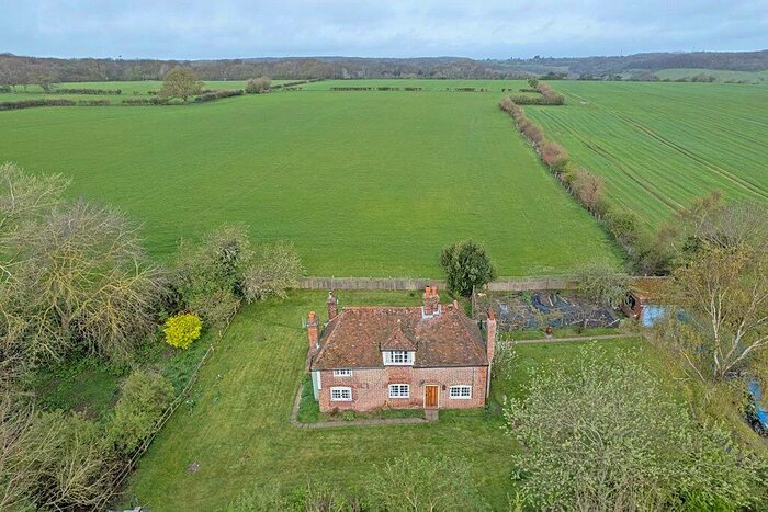 3 Bedroom Detached House For Sale In Yelsted Road, Stockbury, Sittingbourne, Kent, ME9