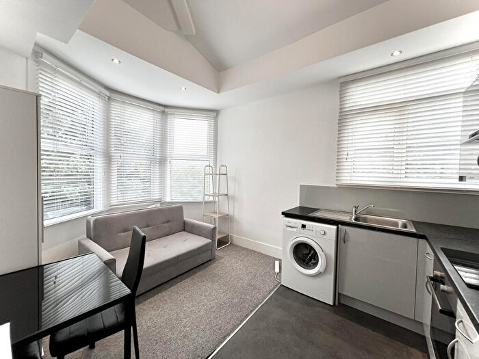 Studio To Rent In Hampden Road, N8