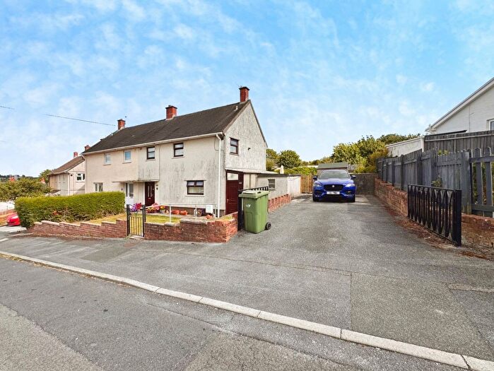 3 Bedroom Semi-Detached House For Sale In Y Gaer, Llanelli, Carmarthenshire, SA14