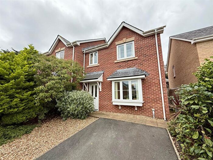 3 Bedroom House For Sale In Llys Adda, Bangor, LL57
