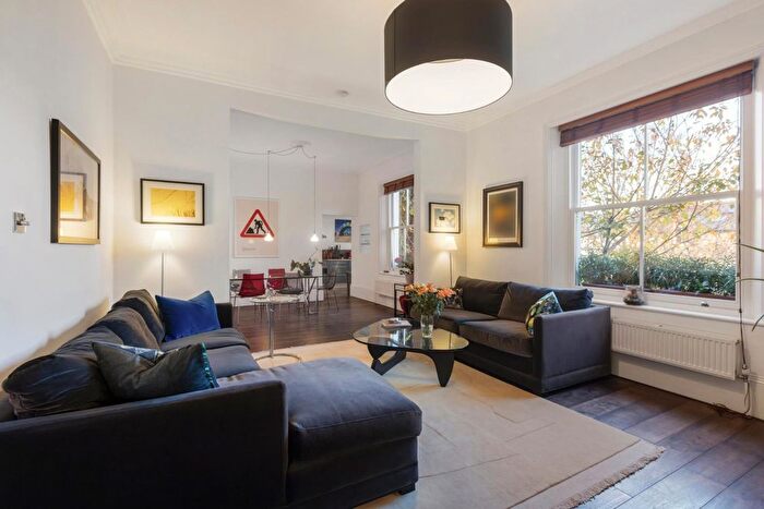 2 Bedroom Flat For Sale In Altenburg Gardens, Clapham Junction, SW11