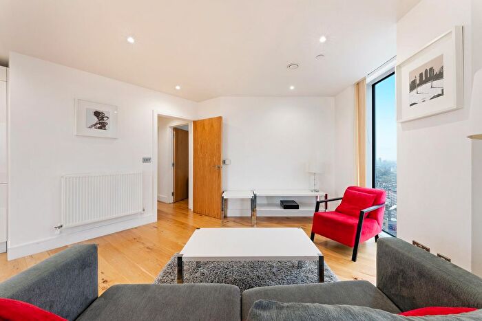 3 Bedroom Flat To Rent In Skyveiw Tower, Stratford, London, E15
