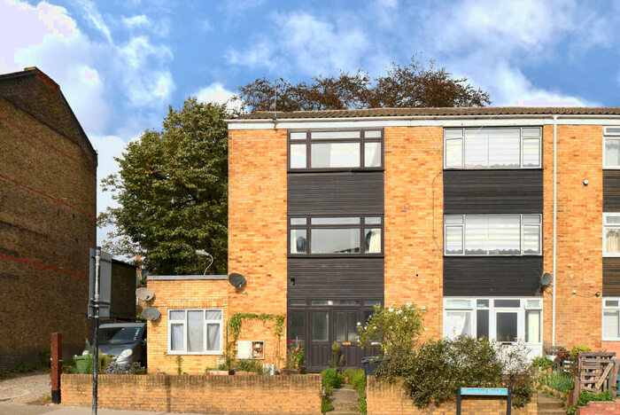 2 Bedroom Flat To Rent In Stanstead Road, SE6