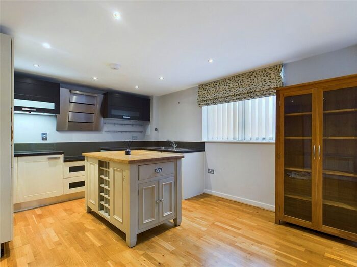 2 Bedroom Flat To Rent In Avalon, West Street, Brighton, BN1