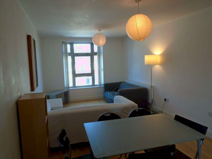 2 Bedroom Flat To Rent In Apt Dain Court, B29