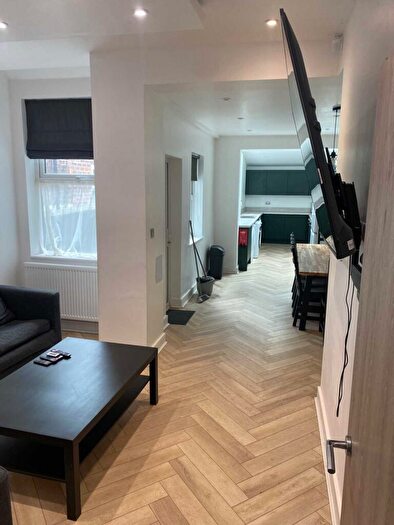 6 Bedroom Terraced House To Rent In Landcross Road, Fallowfield, M14