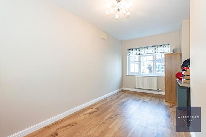 4 Bedroom Detached House For Sale In Walnut Close, Taverham, Norwich, NR8