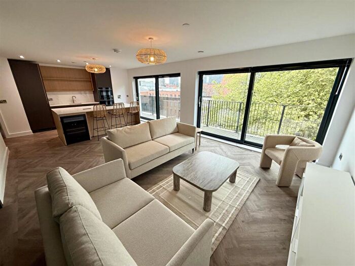2 Bedroom Apartment To Rent In . St Pauls Square, Birmingham, B3