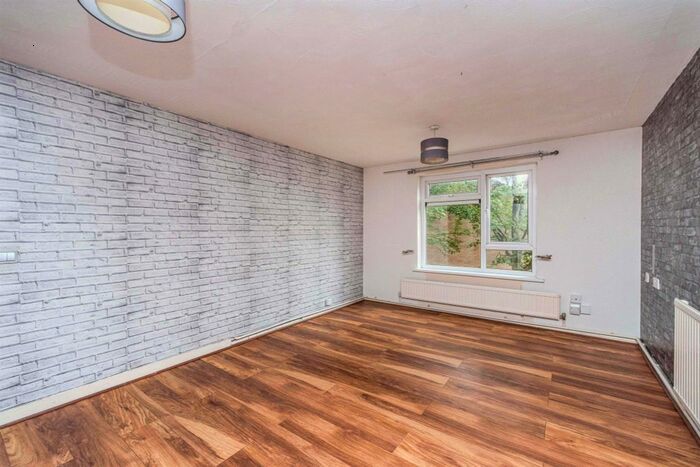 2 Bedroom Flat To Rent In Louisa Place, Cardiff, CF10