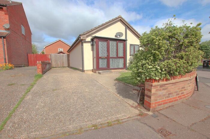 2 Bedroom Detached Bungalow To Rent In Seaking Crescent, Highwoods, Colchester, CO4