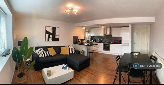 2 Bedroom Flat To Rent In Rishton Lane, Bolton, BL3