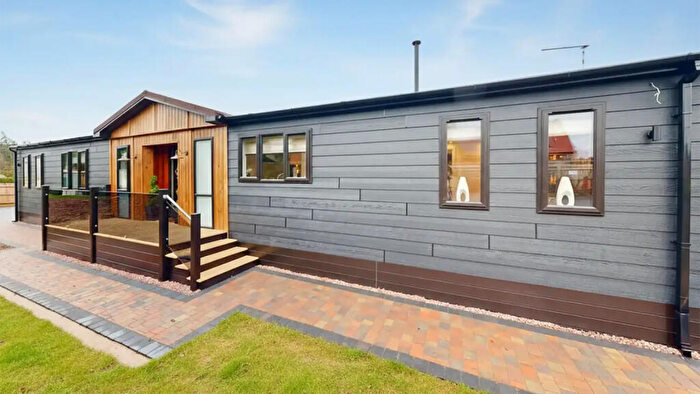 2 Bedroom Park Home For Sale In Stratford-upon-Avon, Warwickshire, CV37