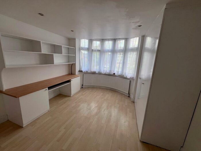 3 Bedroom Apartment To Rent In Lordsmead Road, Totenham, N17