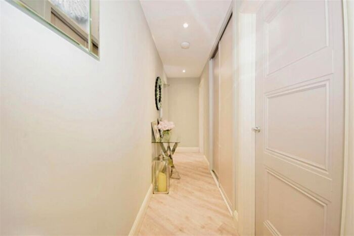 2 Bedroom Apartment To Rent In High Road, Benfleet, SS7