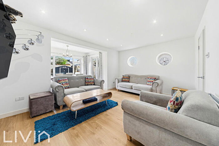 4 Bedroom Semi Detached House To Rent In Tunstall Road, London, Croydon, CR0