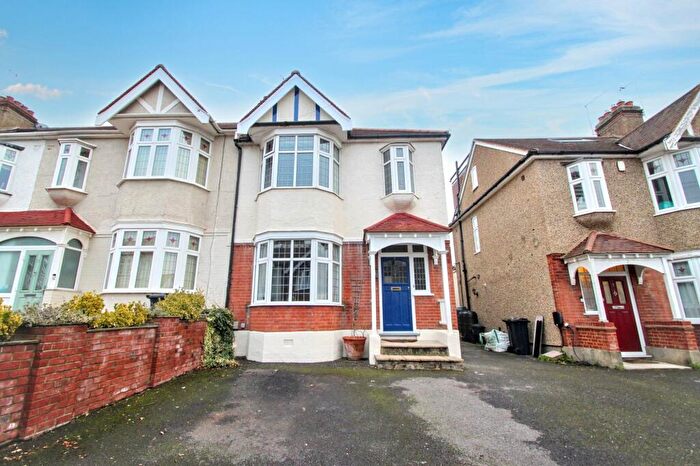 3 Bedroom End Of Terrace House For Sale In Fairview Gardens, Woodford Green, IG8