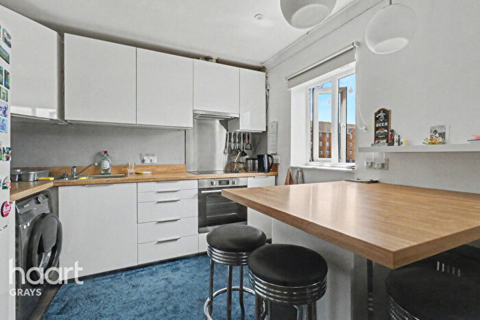 2 Bedroom Flat For Sale In Chalk Court, Jetty Walk, Grays, RM17
