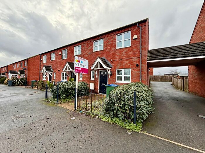 3 Bedroom Property To Rent In Batmanshill Road, Bilston, WV14