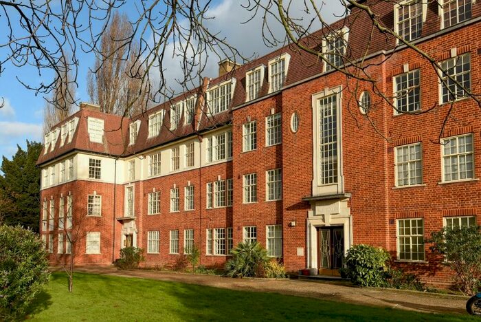 2 Bedroom Flat To Rent In Belmont Grove Blackheath, SE13