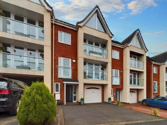 6 Bedroom Town House To Rent In Greenway Drive, Littleover, Derby, DE23