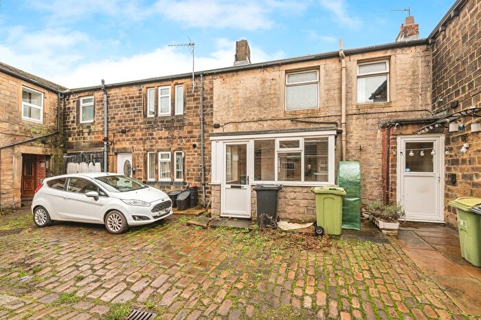 1 Bedroom Terraced House For Sale In Halifax Road, Staincliffe, Dewsbury, WF13